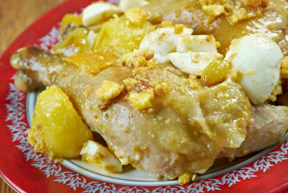 Receta tradicional madrileña: gallina (o pollo) en pepitoria y la versión gourmet con pintada . Foto:bigstock 