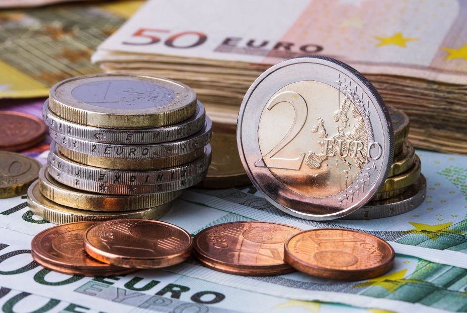 bigstock monedas euro billetes