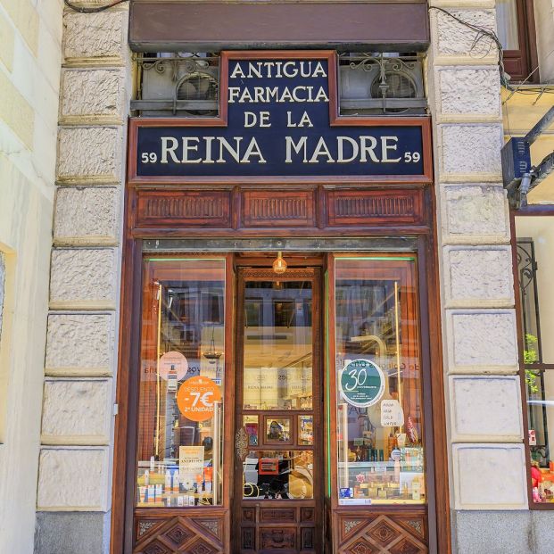 La tienda más antigua de Madrid: 400 años de historia y un pasadizo que conecta con el Palacio Real (Bigstock)