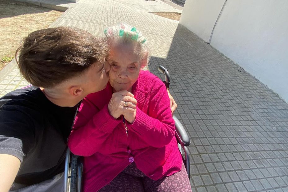 Francisca y Juan, un amor abuela-nieto que conmueve en redes. Fuente: Juan Antonio Lopez