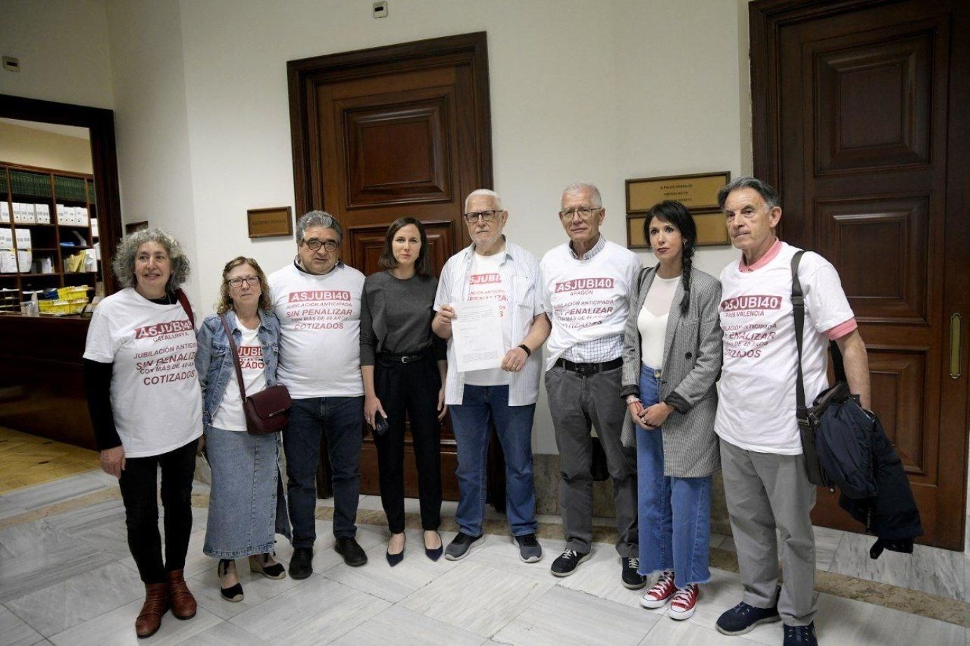 foto grupo asjubi con belarra y velarde en congreso