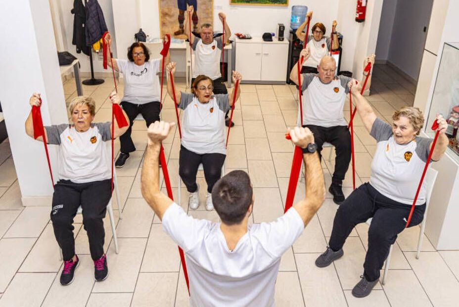 El ejercicio personalizado, clave para envejecer mejor: "Llevaba bastón y ya no"