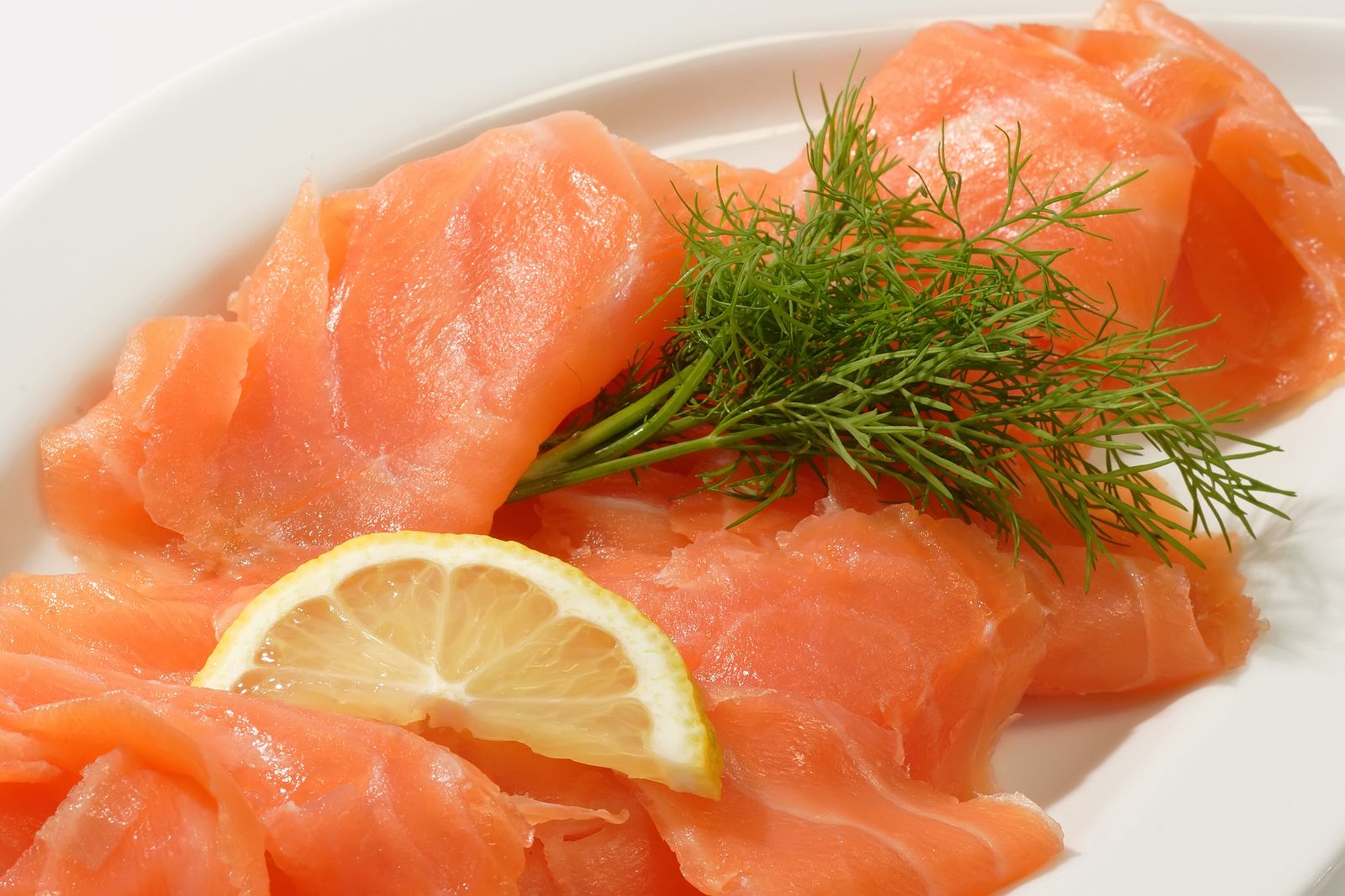 Alerta sanitaria por listeria en salmón ahumado de procedencia española en quince marcas