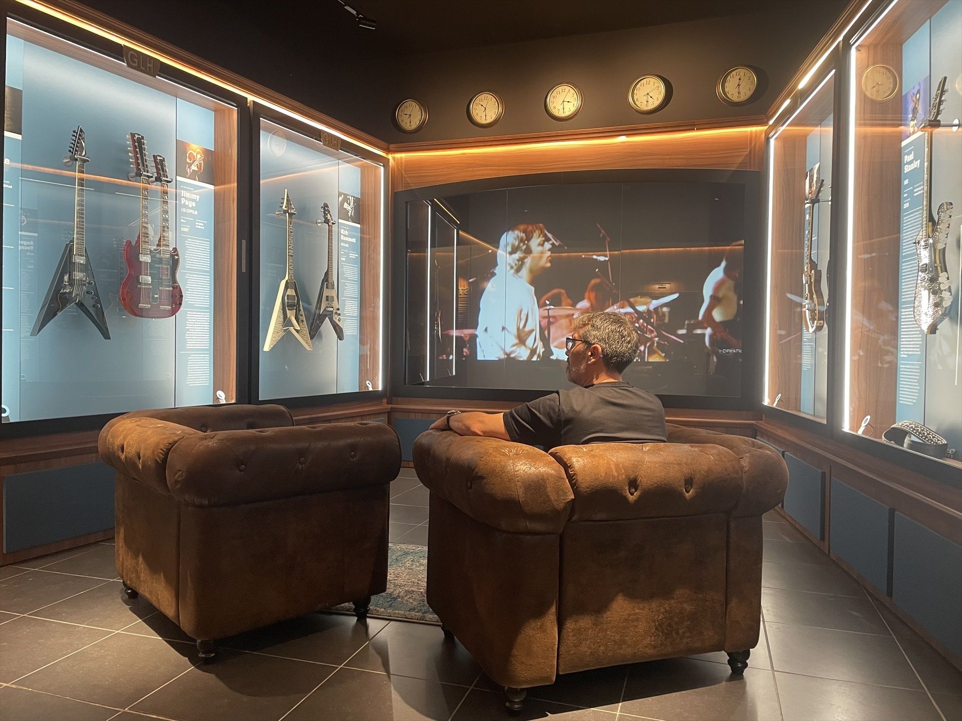 'Guitar Legends Hall', el nuevo museo en Barcelona que muestra las guitarras de leyendas del rock (Europa Press)