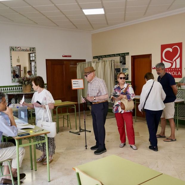 EuropaPress 6020082 votantes colegio electoral malaga junio 2024 malaga andalucia espana hoy