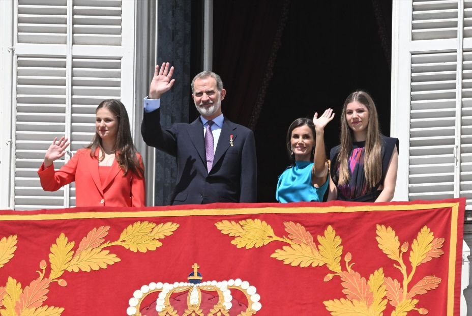 El Rey reivindica la coherencia que han guiado sus actos en estos diez años pese al "coste personal"