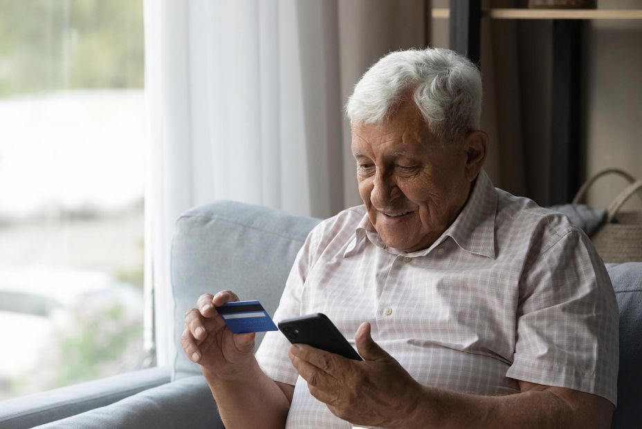 Los mayores exigen a la banca atención personalizada, formación y simplificar la operativa digital bigstock