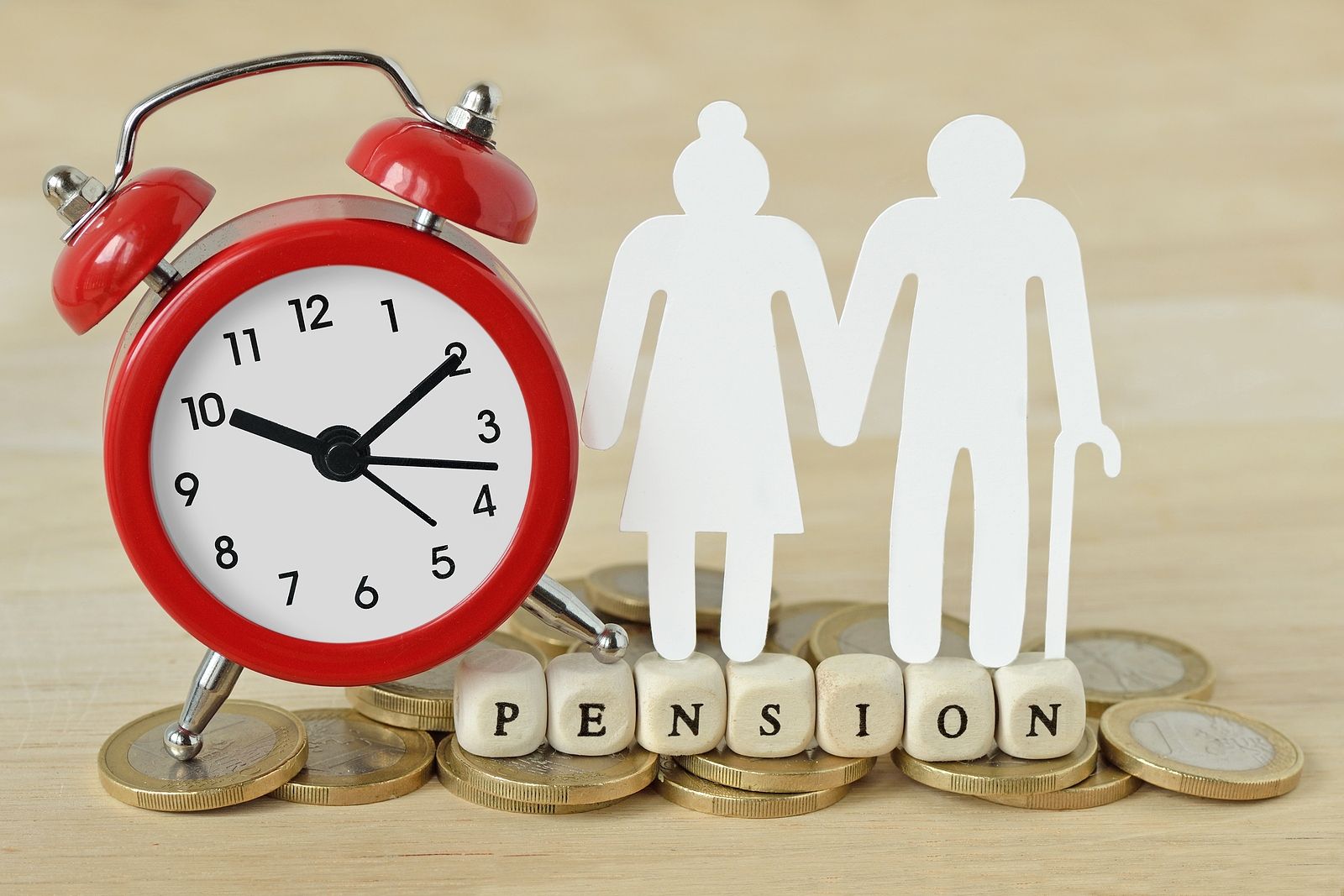Gobierno y sindicatos fijan julio para pactar en pensiones, pese a "encallar" en la compatibilidad