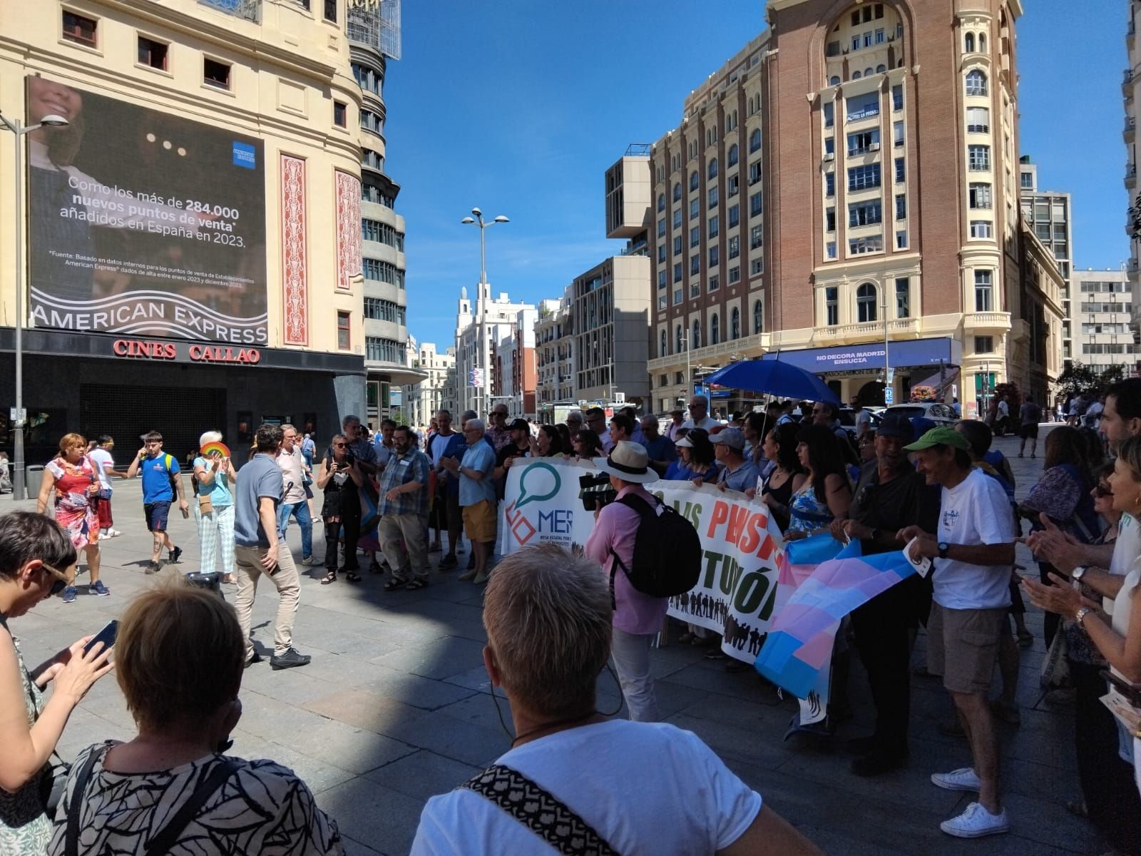 Mayores LGTBI exigen blindar las pensiones con una concentración en Madrid