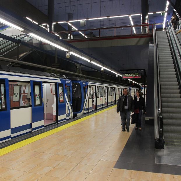 La Línea 6 de Metro de Madrid será la primera sin conductor y con paneles anticaída (Bigstock)