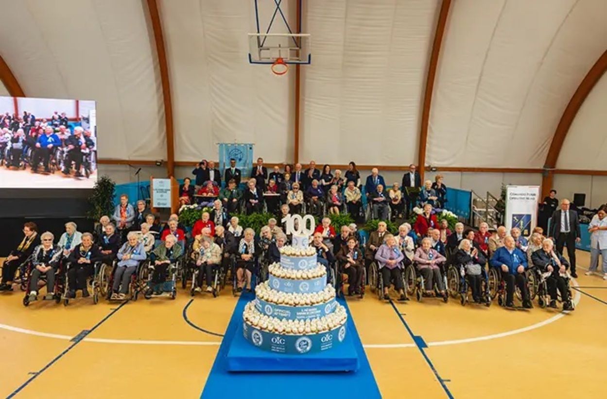 Récord mundial en una reunión de 70 centenarios: juntos suman más de 7.000 años