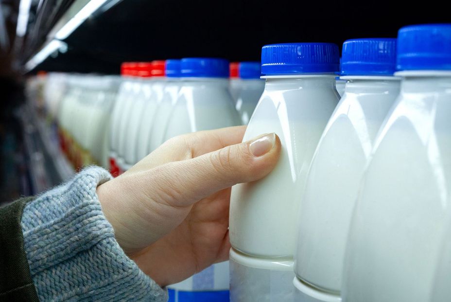 Varios supermercados, en el foco de los ganaderos por utilizar la leche como reclamo