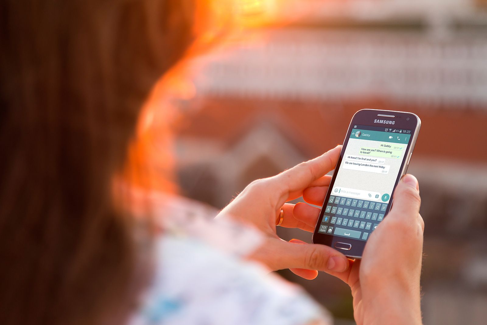 Barcelona lanza un nuevo canal de WhatsApp de apoyo a personas cuidadoras