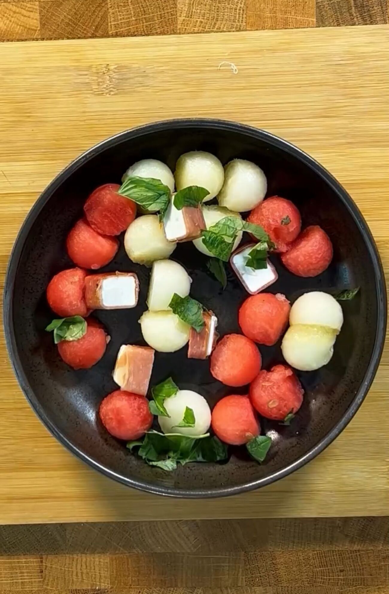 Ensalada de sandía, melón y jamón para refrescarte el verano (TikTok)