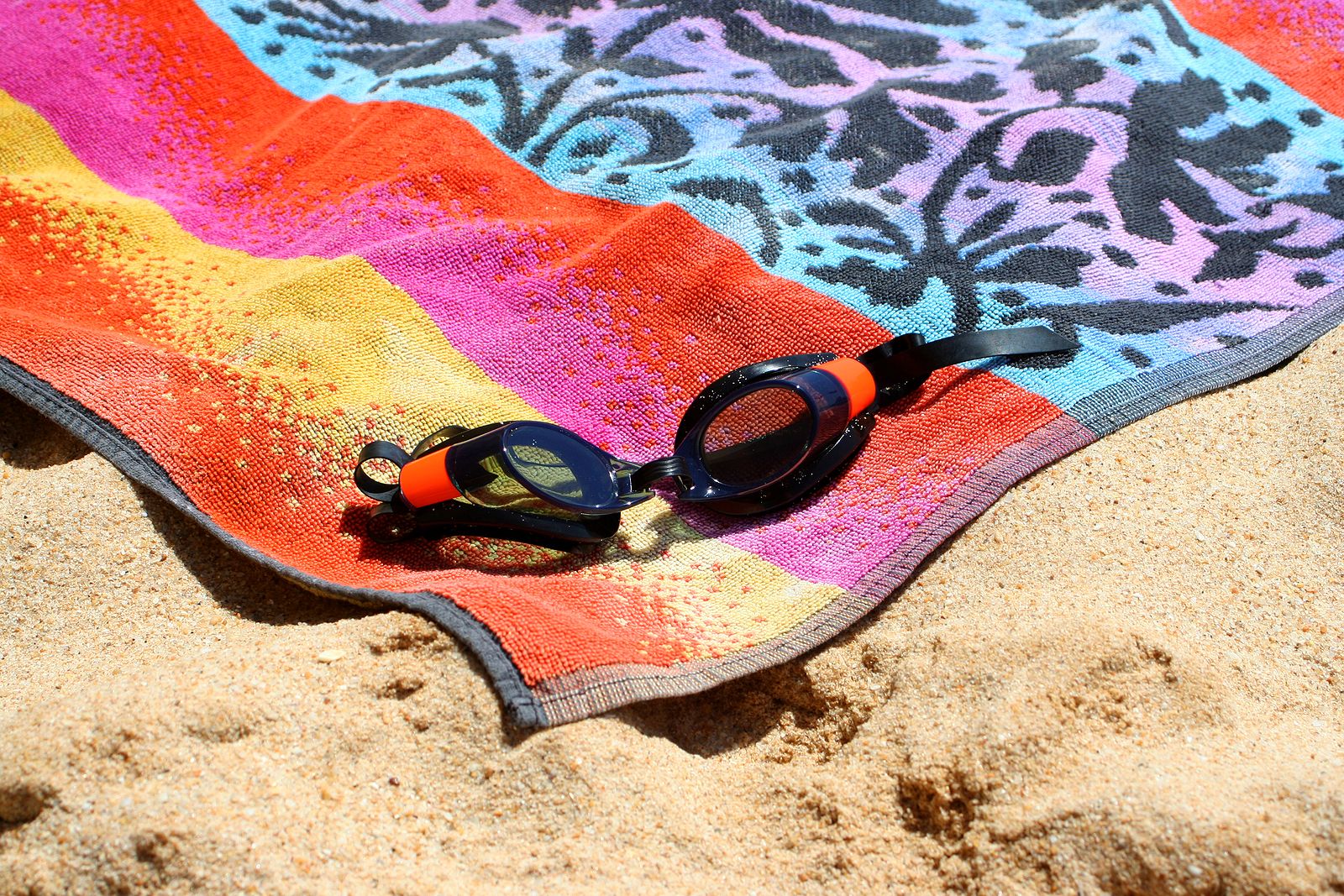 El truco definitivo para que la toalla no se llene de arena en la playa (Bigstock)