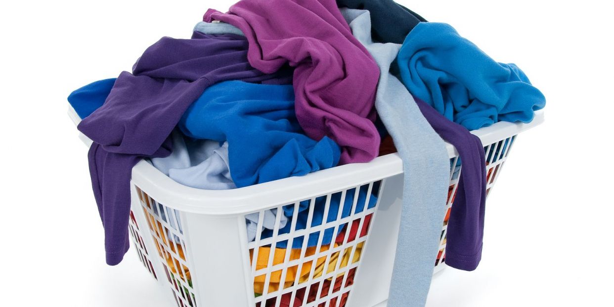 Lavar la ropa del revés hará que tus prendas te duren más y mejor (Big Stock)