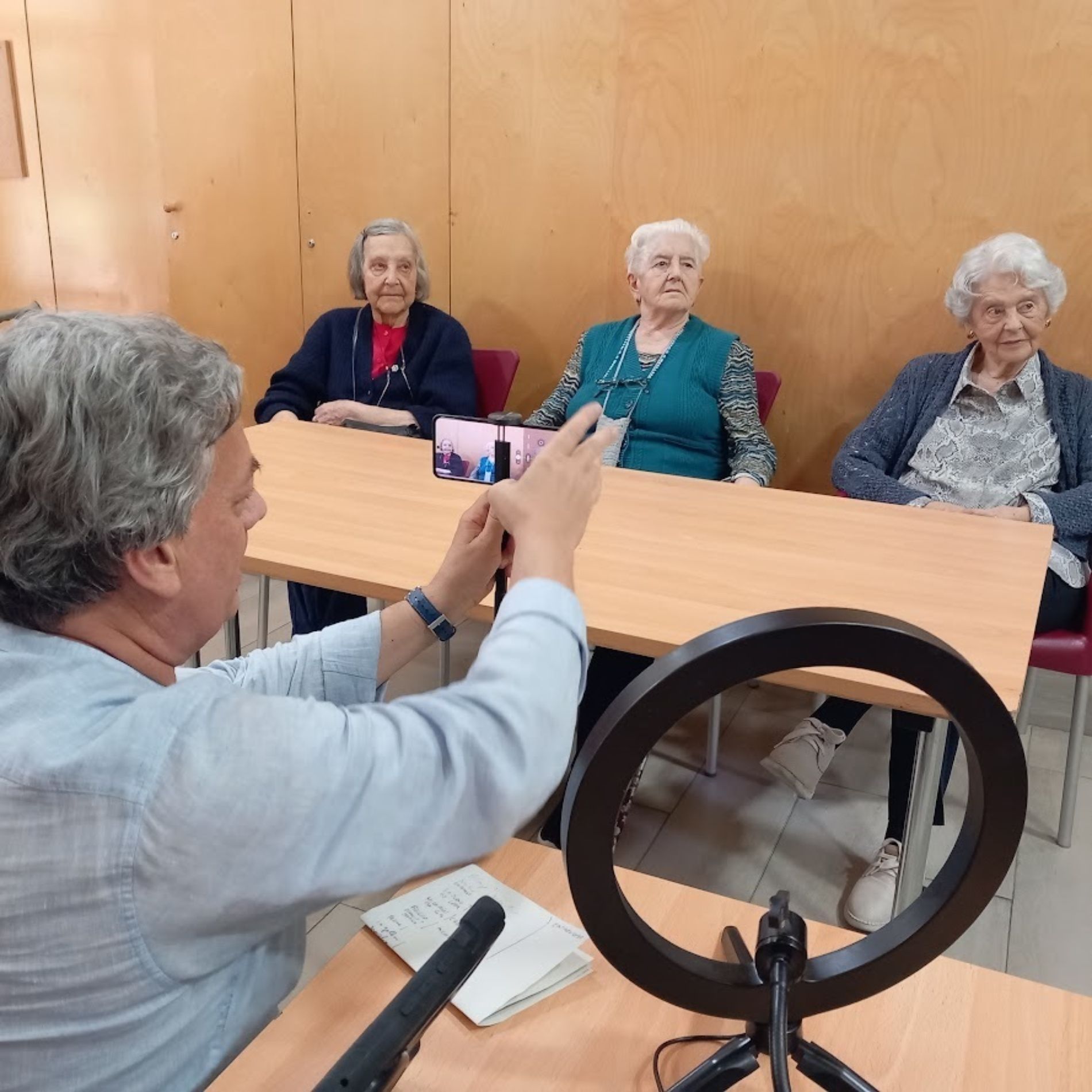 'En mi pueblo': los mayores de la España rural se graban contando historias y tradiciones locales