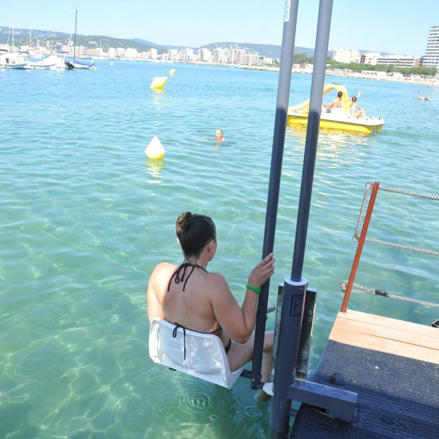 La playa Gran de Palamós (Girona) impulsa un nuevo sistema para las personas con movilidad reducida. Gablons