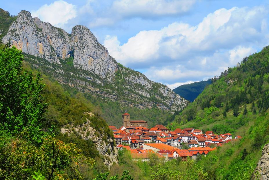 Los 5 pueblos más frescos de España para combatir el calor del verano (isaba.es)