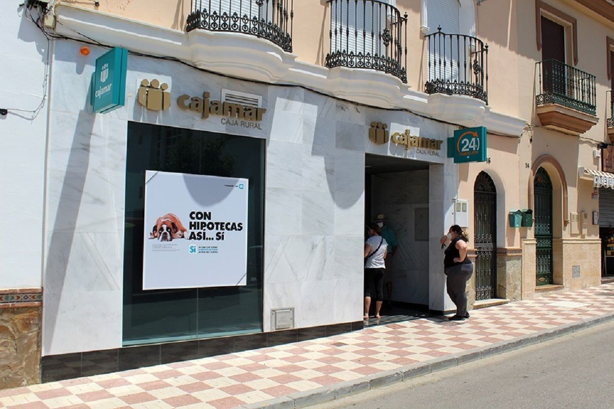 Cajamar continúa cerrando sucursales bancarias en localidades en riesgo de exclusión financiera. Foto: EuropaPress