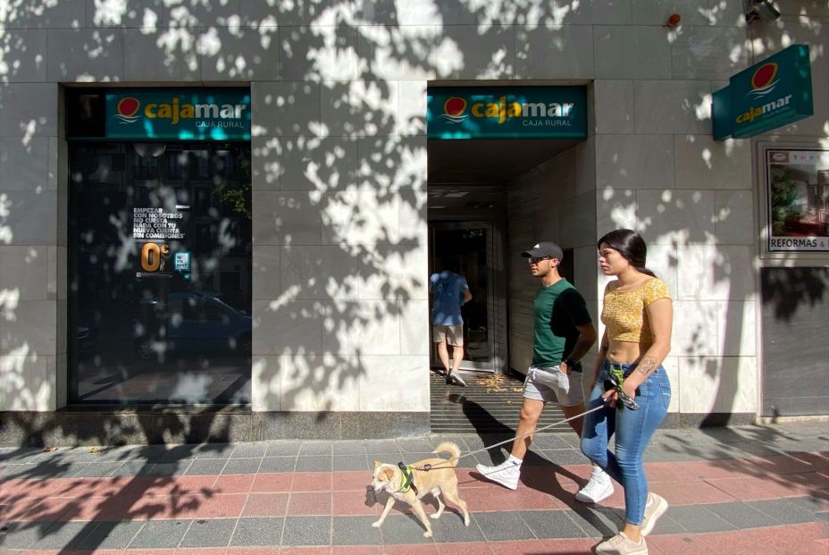 Cajamar continúa cerrando sucursales bancarias en localidades en riesgo de exclusión financiera. Foto: EuropaPress 