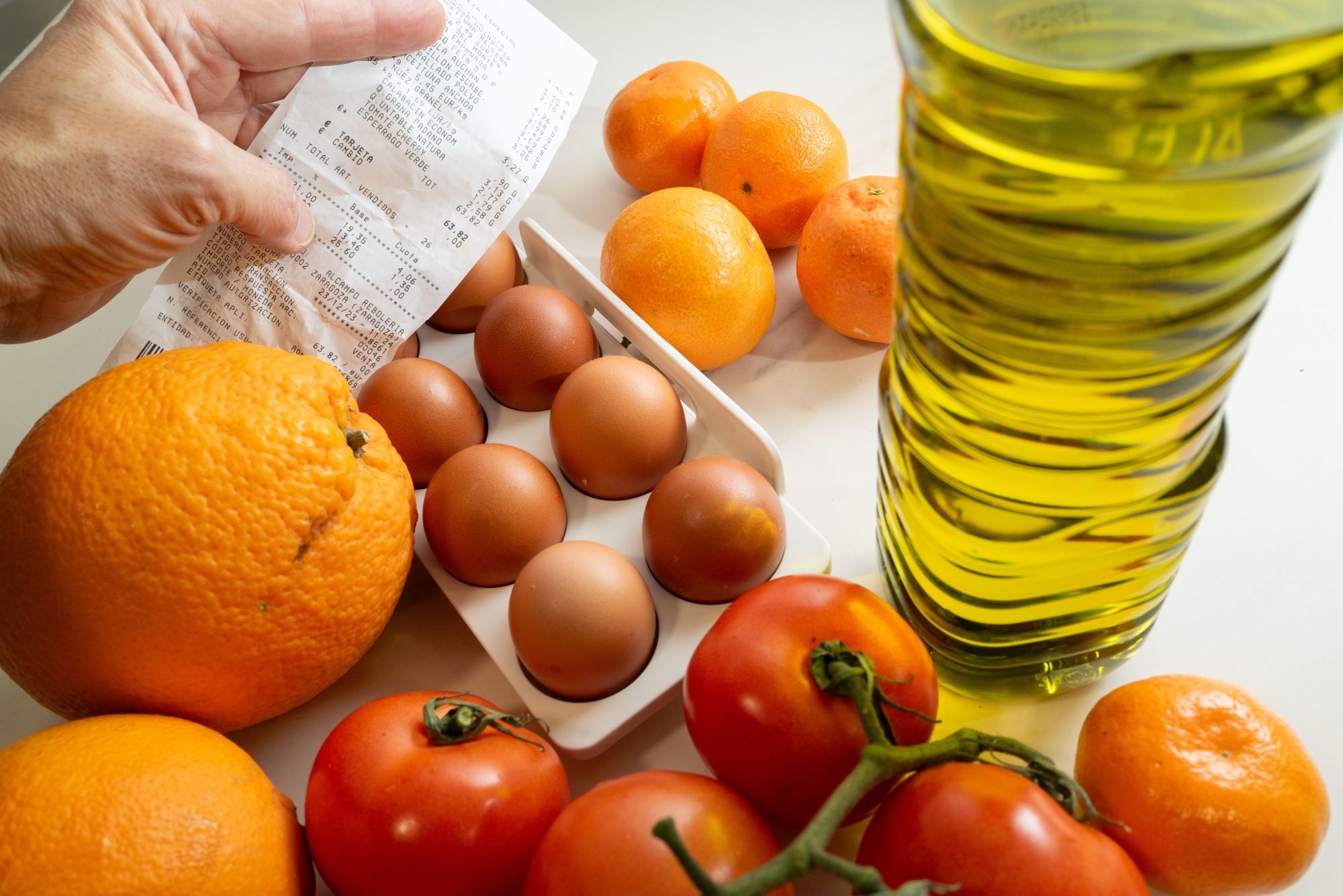 Aceite de oliva, zumos de frutas y chocolate, los alimentos que más suben de precio en julio