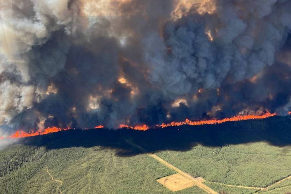 ambio climático aumentó el riesgo de grandes incendios forestales en 2023. National Geographic España. Incendio Canada