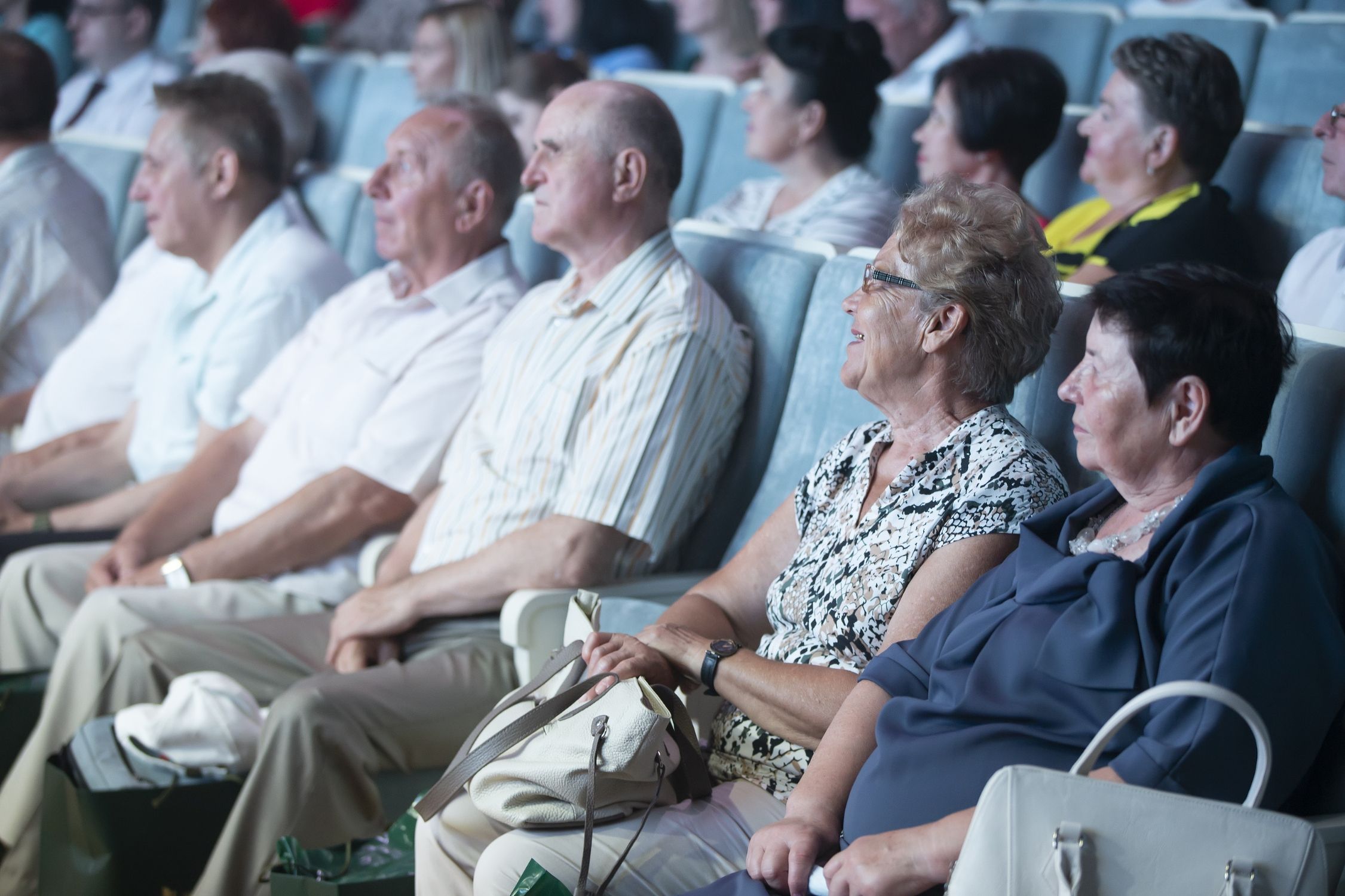 El Festival Internacional de Cortometrajes de Mayores de Salamanca llega este año a centros de día (Bigstock)