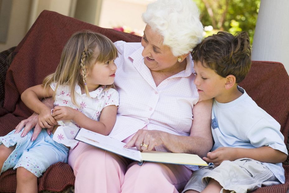 Los abuelos, el teletrabajo y los campamentos de verano, fundamentales para conciliar en verano