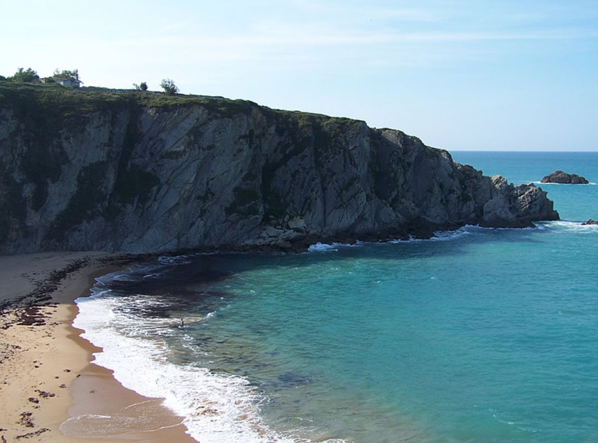 ¿Conoces la playa fantasma de Cantabria?