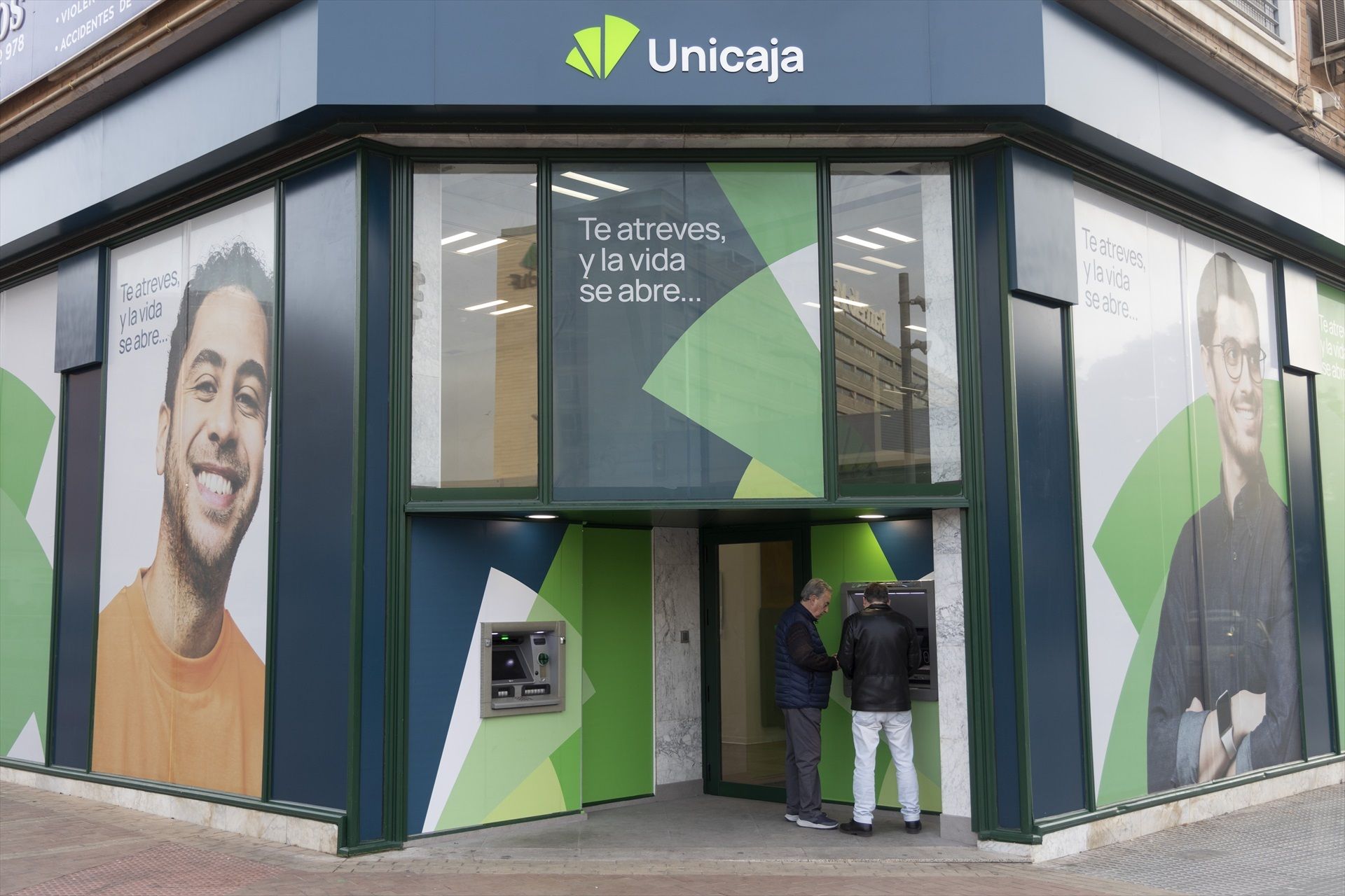 FACUA denuncia a Unicaja por cobrar 3,63 euros a un mayor por un certificado de titularidad