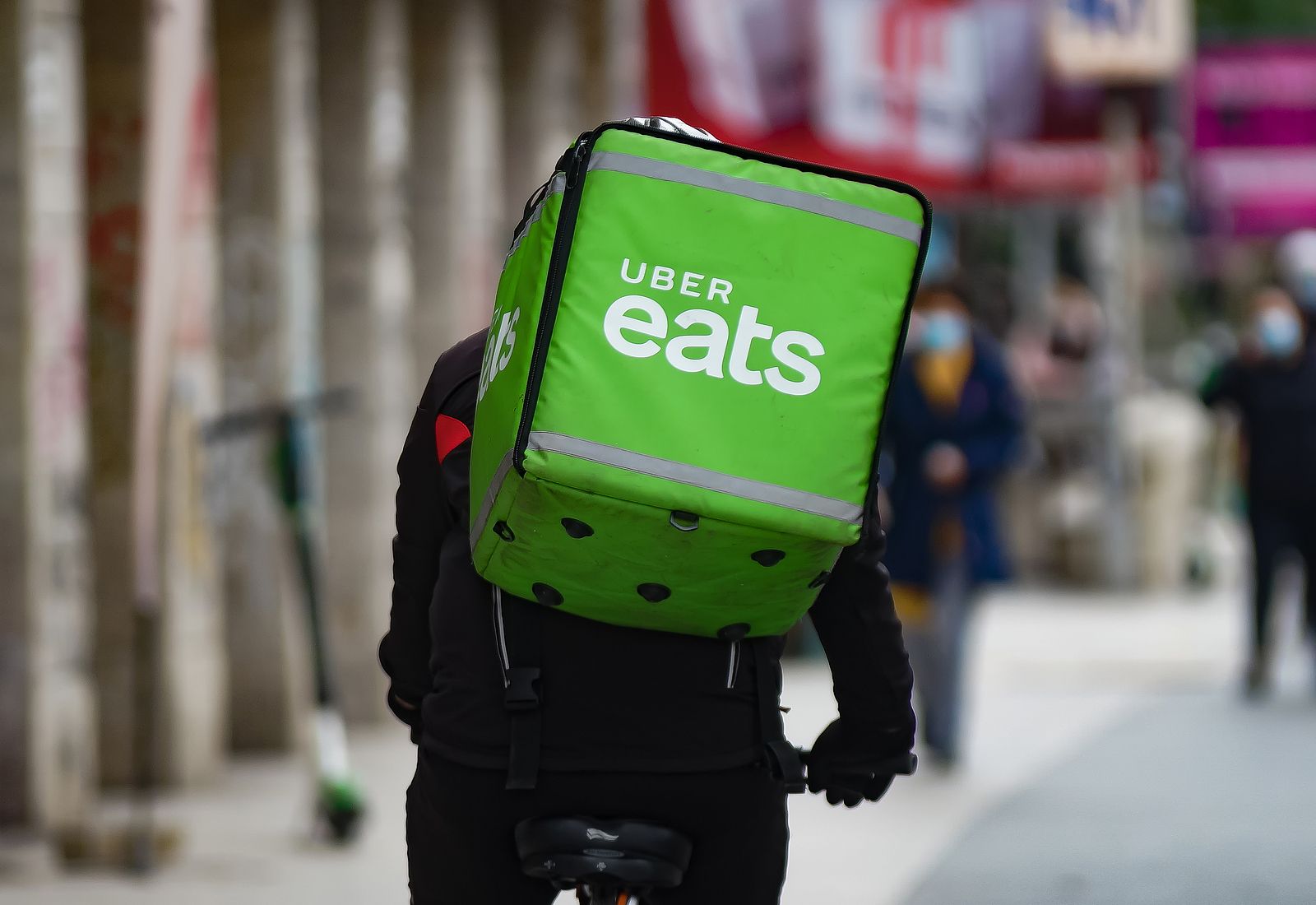 UberEats firma una inversión estratégica con Marlon´s para el crecimiento de las “smash burgers”