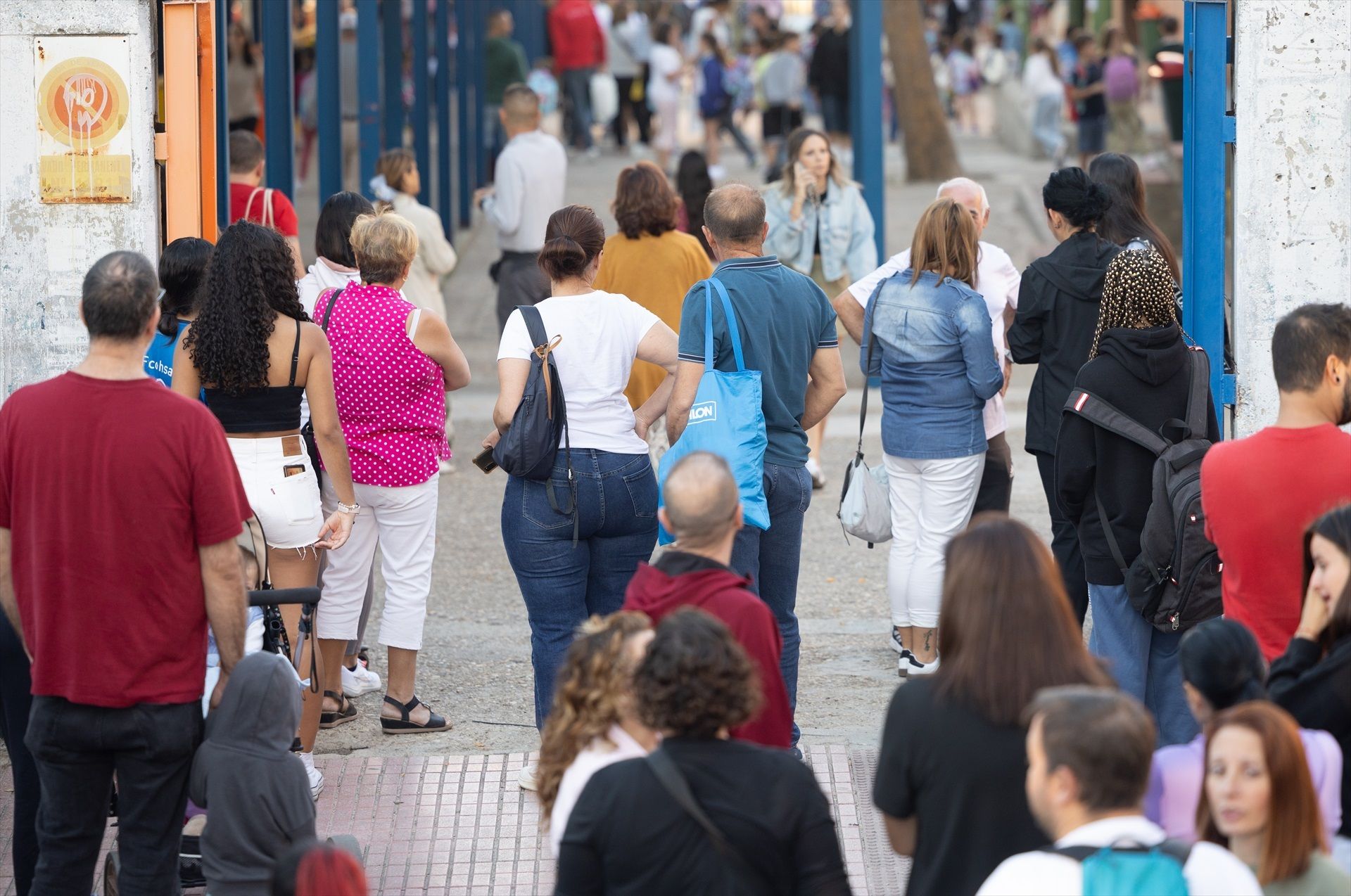 Los abuelos vuelven un año más al cole: "Ayudamos encantados, pero faltan medidas de conciliación"