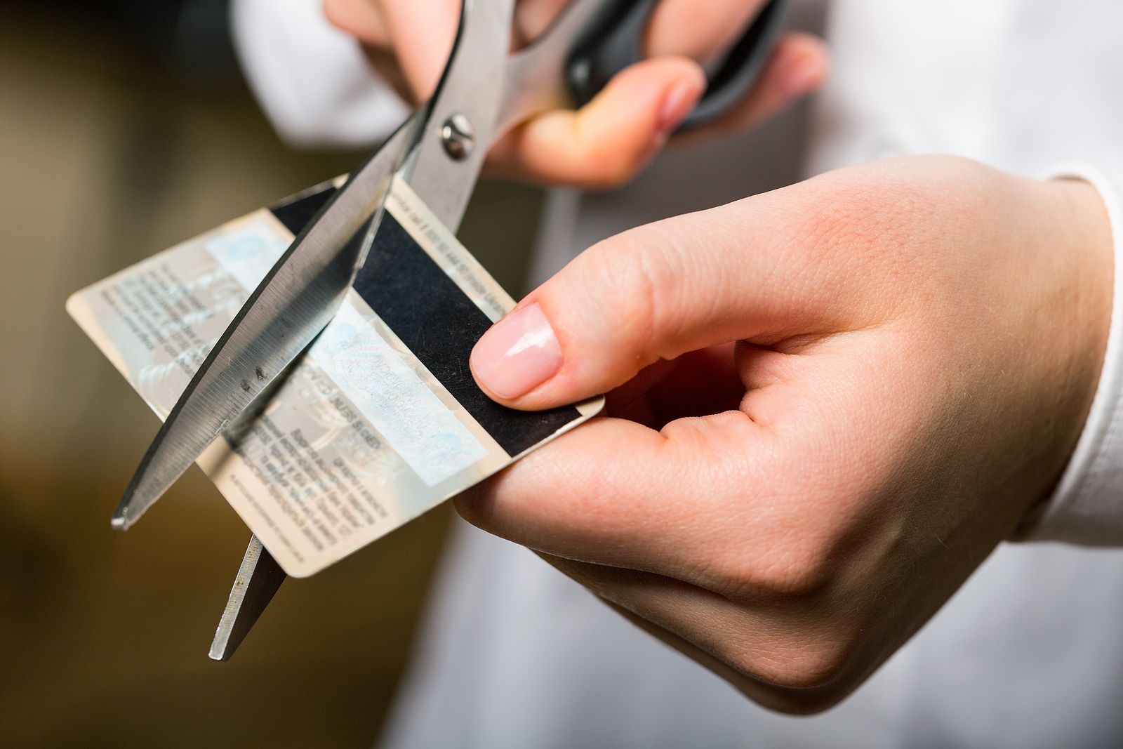 El Banco de España explica cómo destruir tus tarjetas de crédito