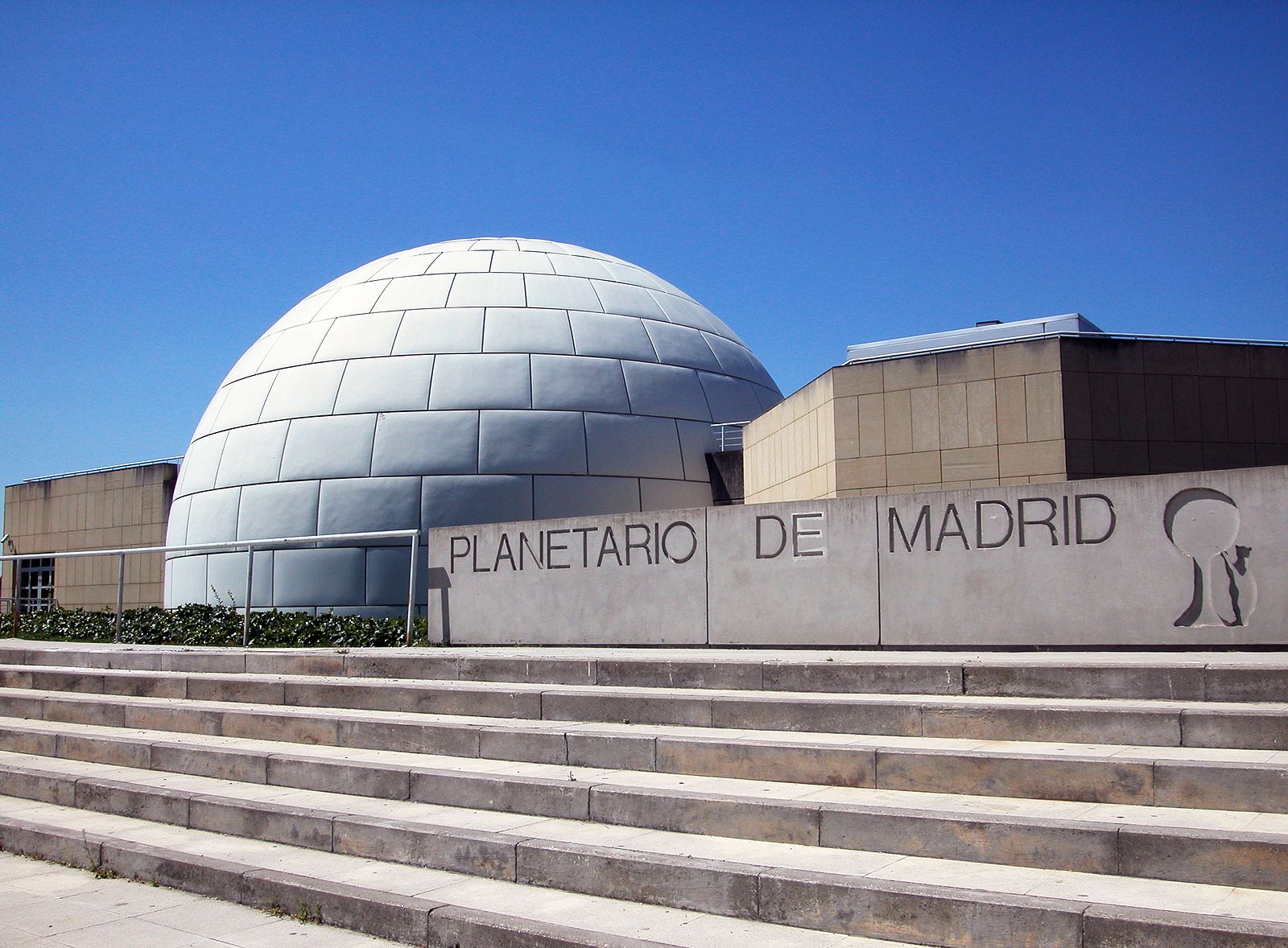 De Madrid a la Luna: Planetario organiza una observación gratuita con grandes telescopios 