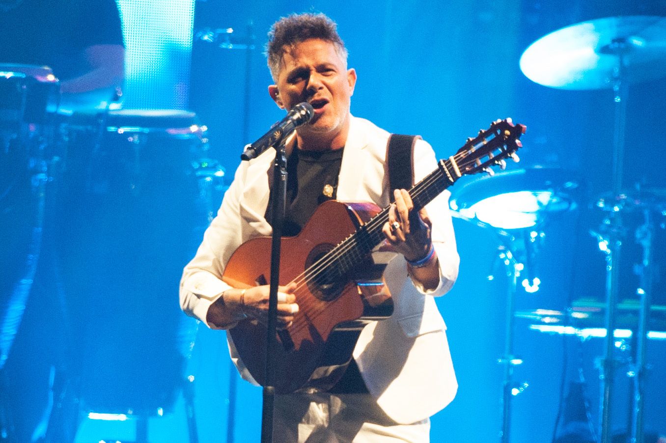 Alejandro Sanz se une a Georgina y Beckham: "Me vais a ver donde nunca me habéis visto"