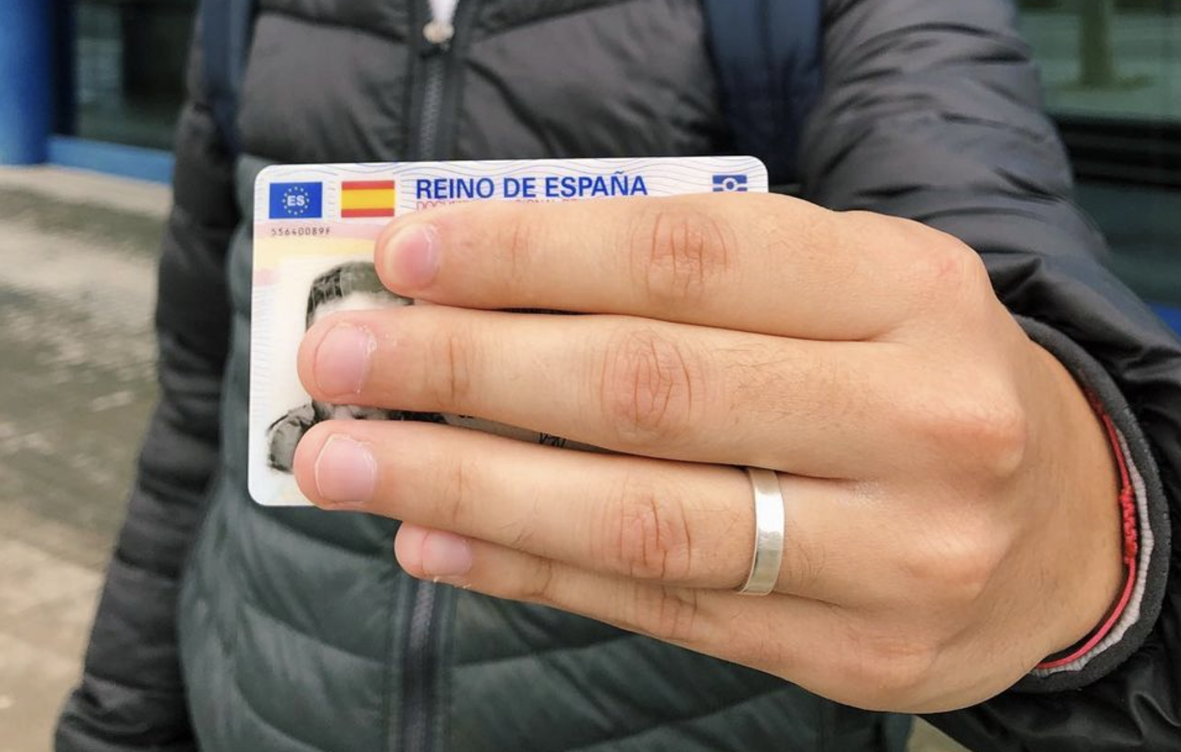 Rechazado un mayor en una frontera europea por llevar el DNI permanente con caducidad 9.999