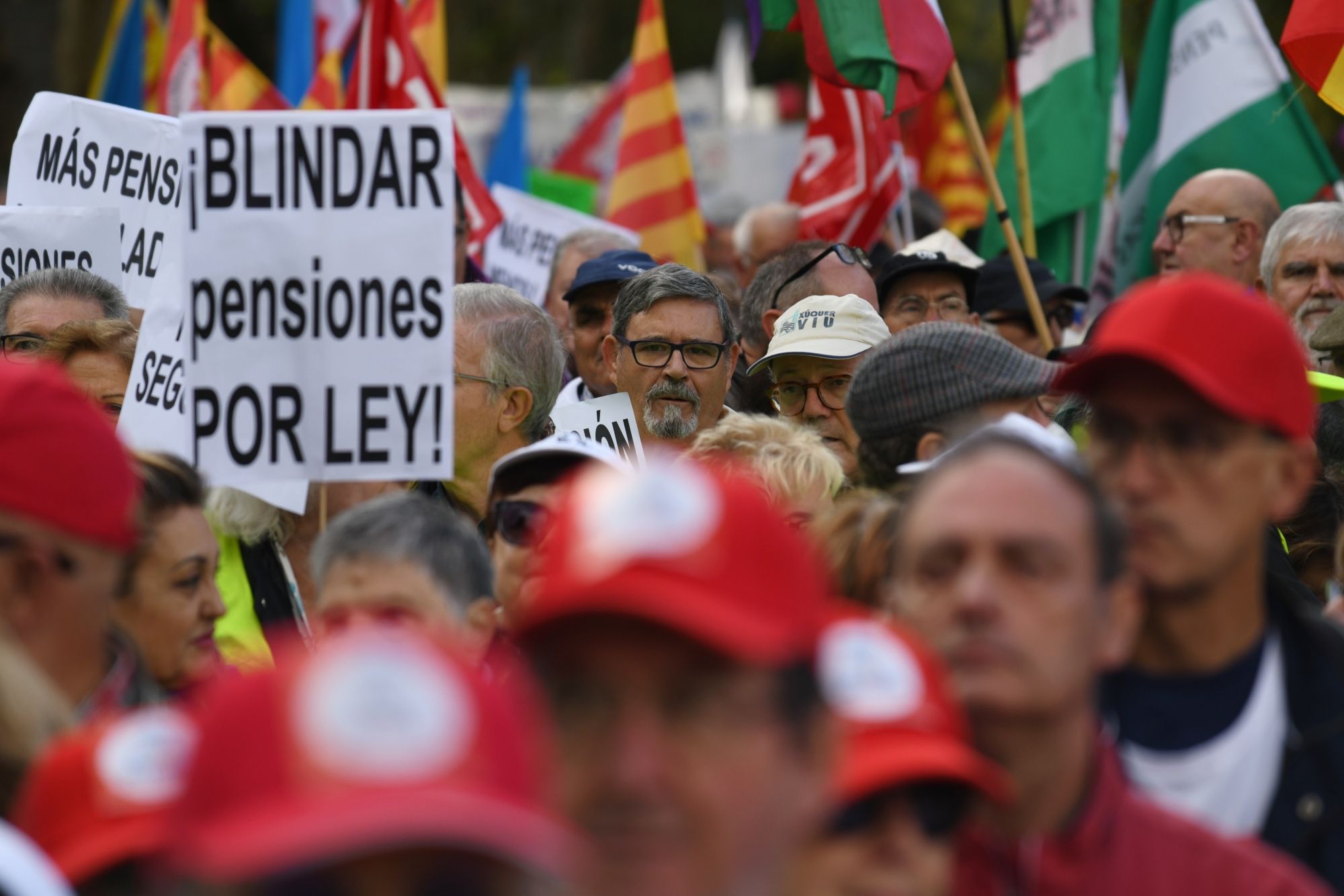 EuropaPress manifestacion blindar pensiones cartel