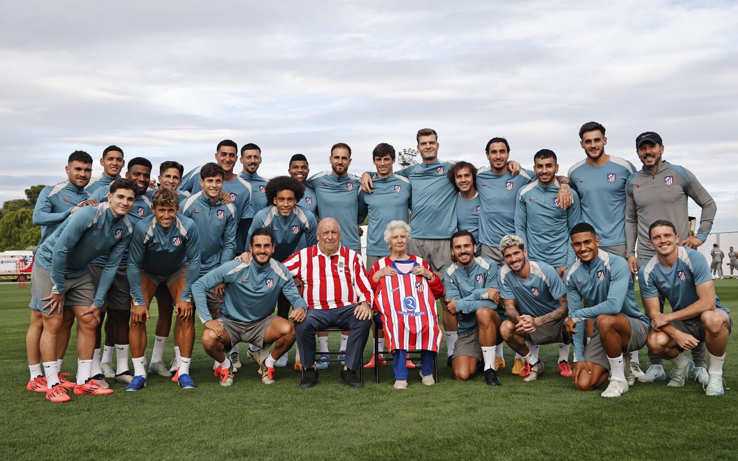 El homenaje del Atlético de Madrid a una pareja de aficionados: "Os presentamos a nuestros abuelos" (Redes Sociales)