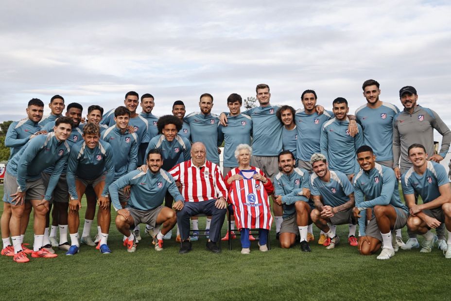 El homenaje del Atlético de Madrid a una pareja de aficionados: "Os presentamos a nuestros abuelos" (Redes Sociales)