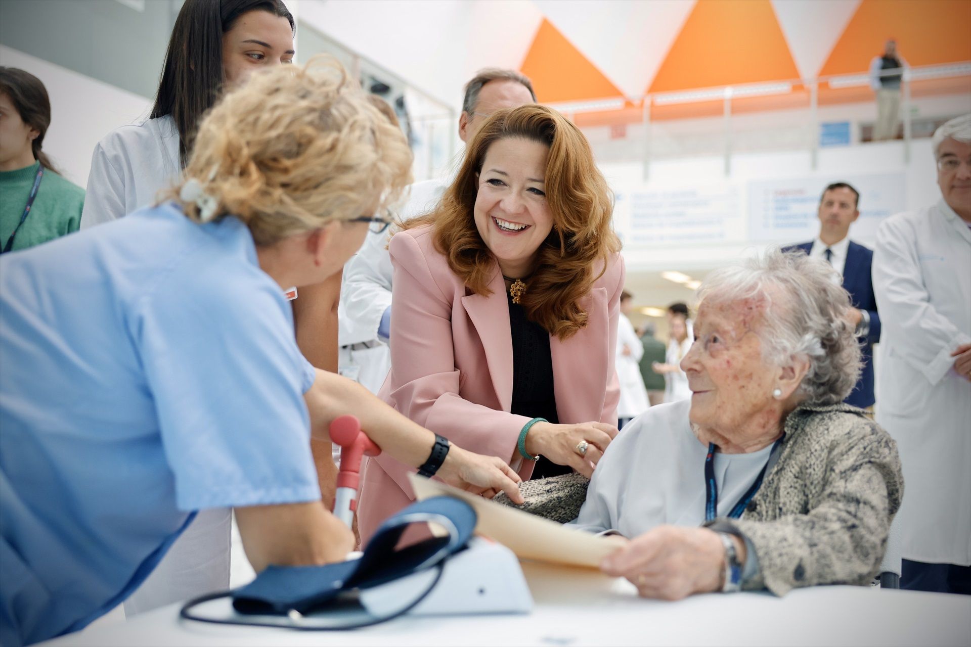 Madrid estrena la primera unidad de hospitalización virtual para mayores en residencias