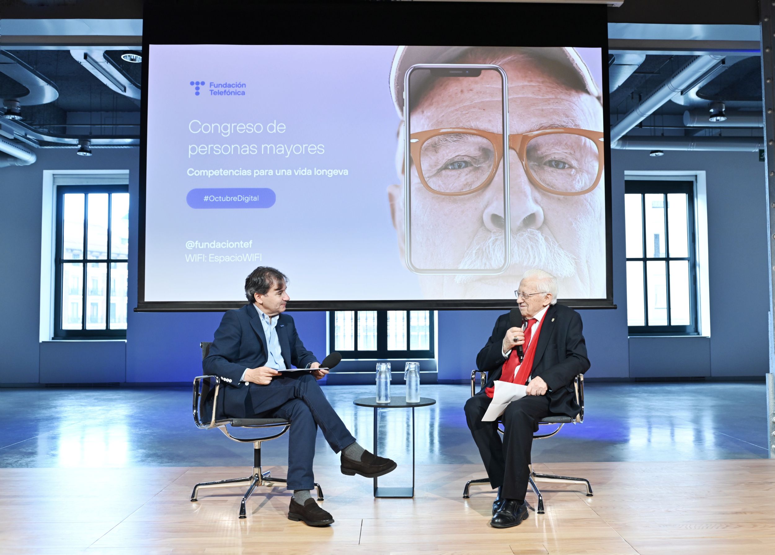 El emotivo homenaje del padre Ángel y Luis Prendes a los mayores: "Hay que respetarles y admirarles"