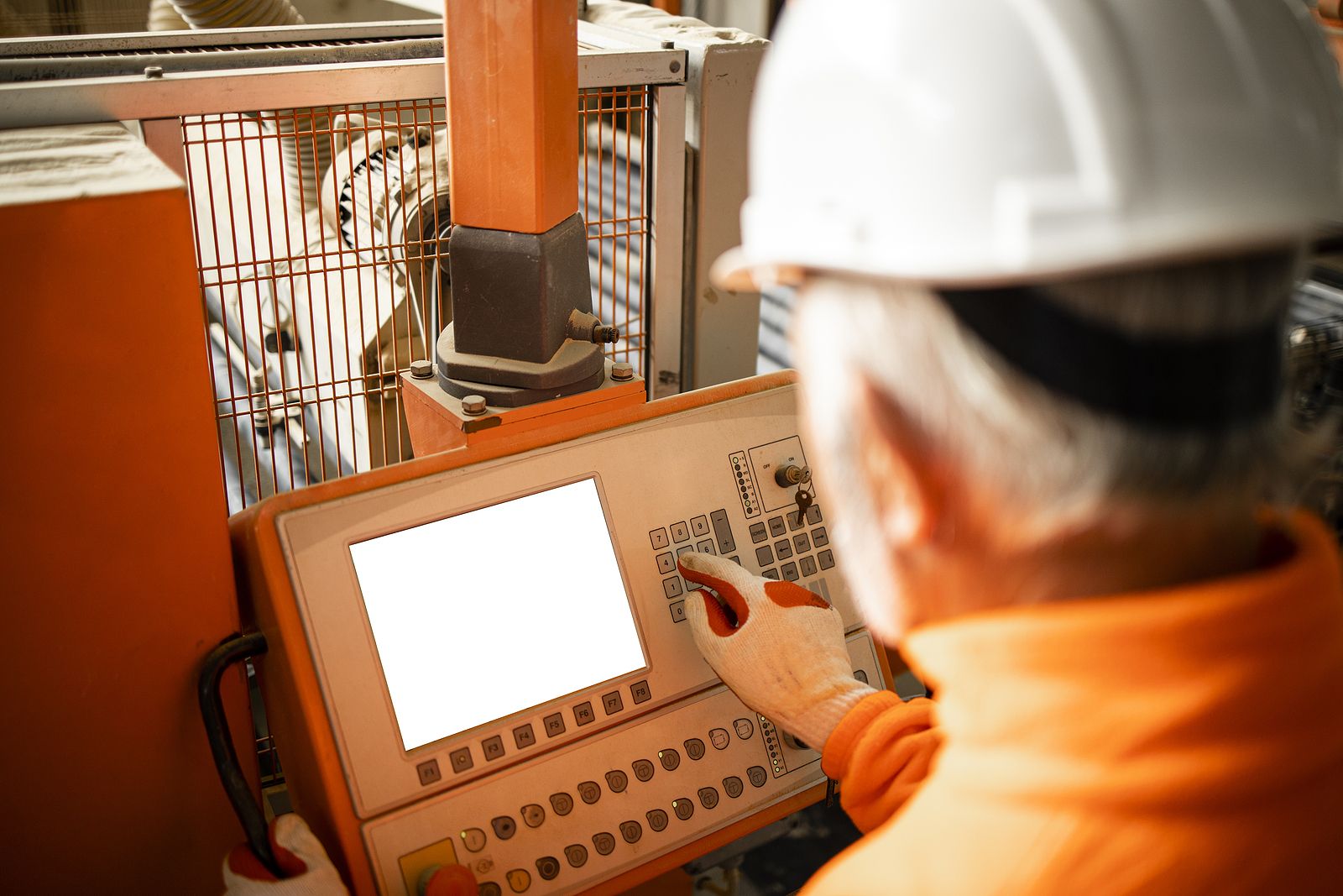 El PSOE propone reforzar la formación industrial y tecnológica para jóvenes y mayores de 55 años