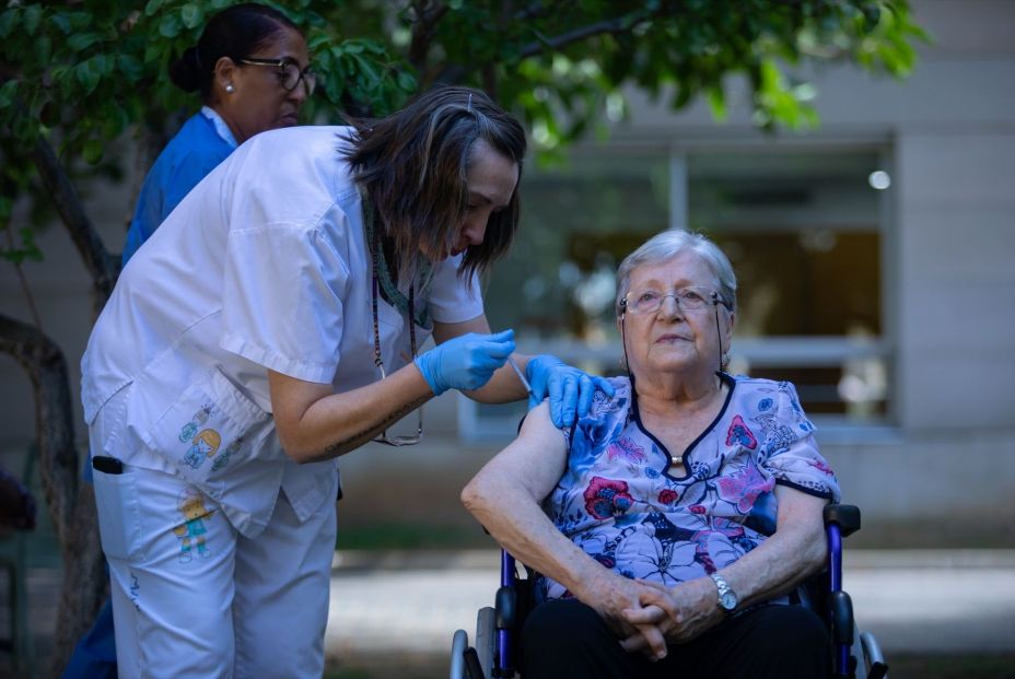 Inicio de la campaña de vacunación de 2023 en Cataluña. Fuente: Europa Press