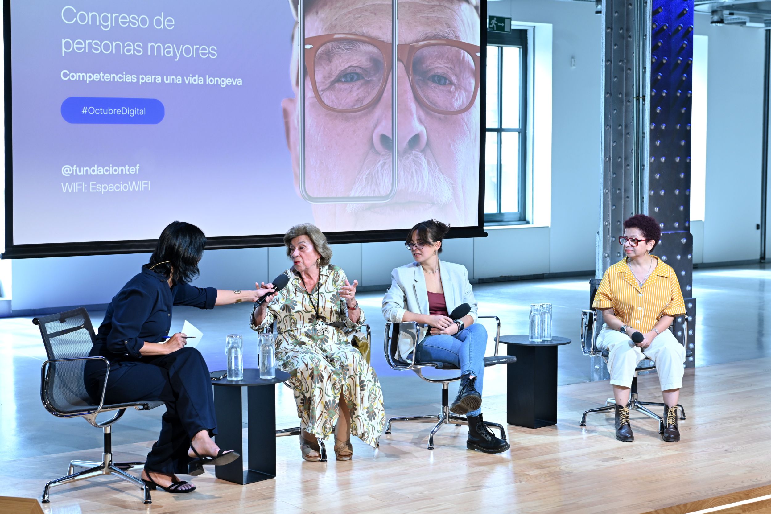 Tres generaciones conectadas por la tecnología y el aprendizaje: "No le tengamos miedo al cambio"