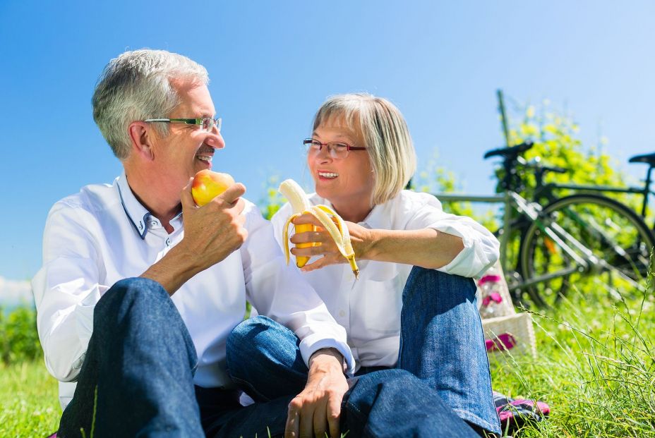 Un estudio afirma que las personas mayores de 45 años son las que más fruta consumen