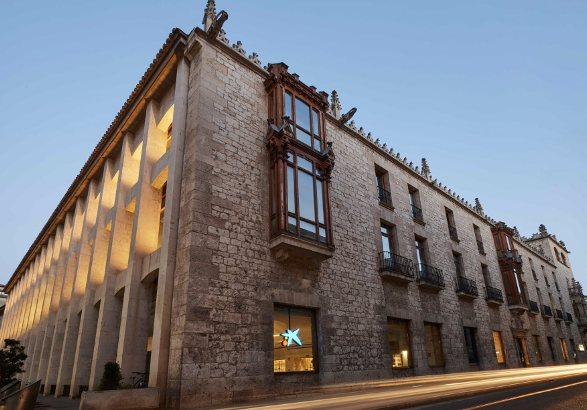 Oficinas de CaixaBank que un día recibieron a los Reyes Católicos y a Cervantes