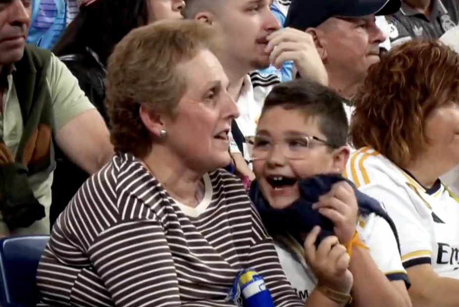 La conmovedora historia de una abuela y su nieto en el Santiago Bernabéu tras superar un cáncer