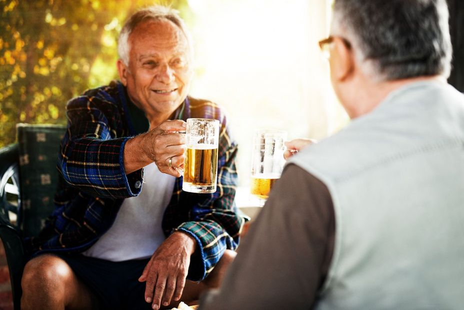 Un neurólogo revela la edad ideal para dejar de tomar cerveza