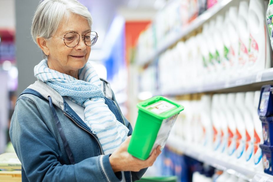 El 44% de los productos de los supermercados en España son envasados con plástico "innecesario" (Bigstock)